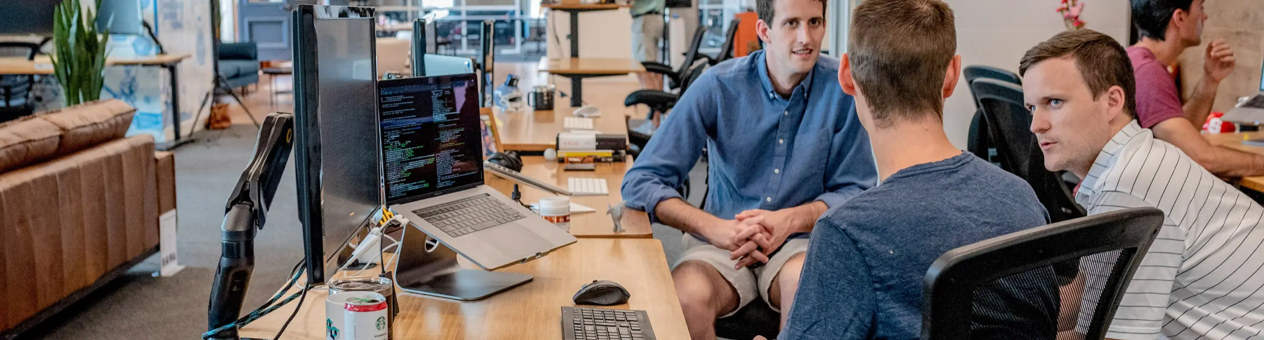 Team Software Select in overleg over software ontwikkeling